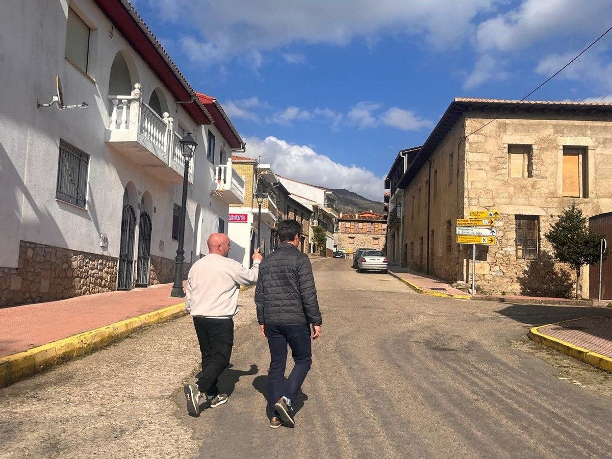 García Nicolás visita el pueblo.