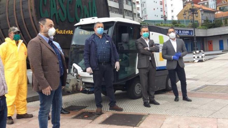 Los sidreros de Gascona aportan mil litros de lejía para desinfectar las calles de Oviedo