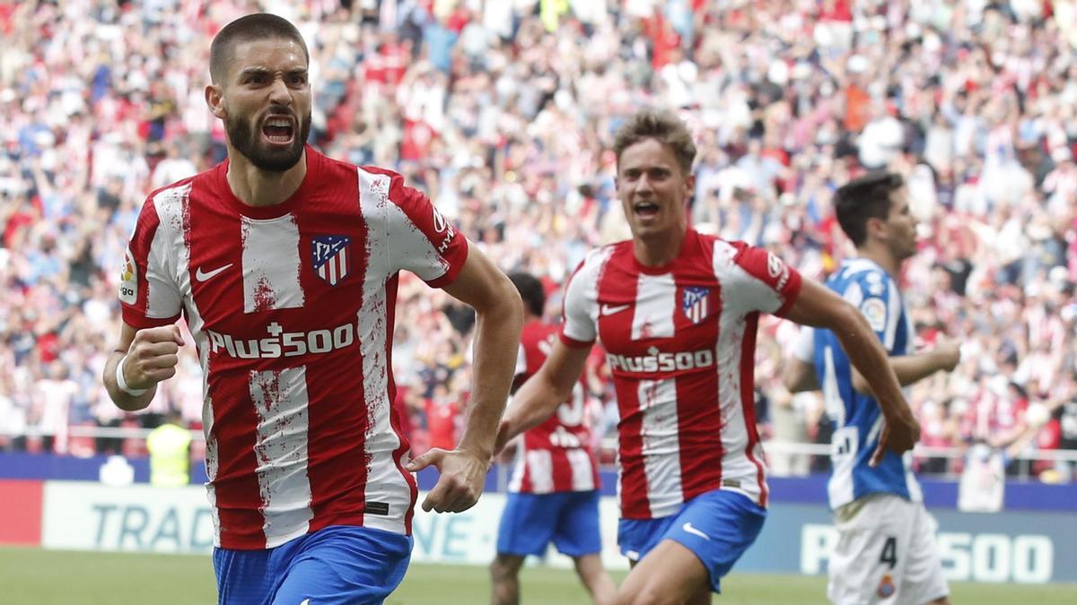 Yannick Carrasco celebra su segundo gol ante el Espanyol.