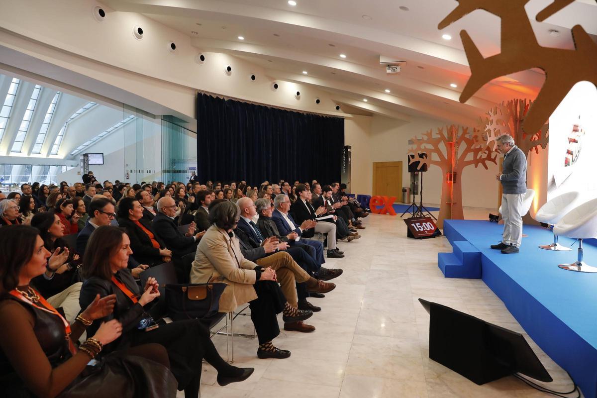 El empresario Álvaro Neil presenta la inaguración del "Open Days" de Asturex, en el Palacio de Congresos de Oviedo.
