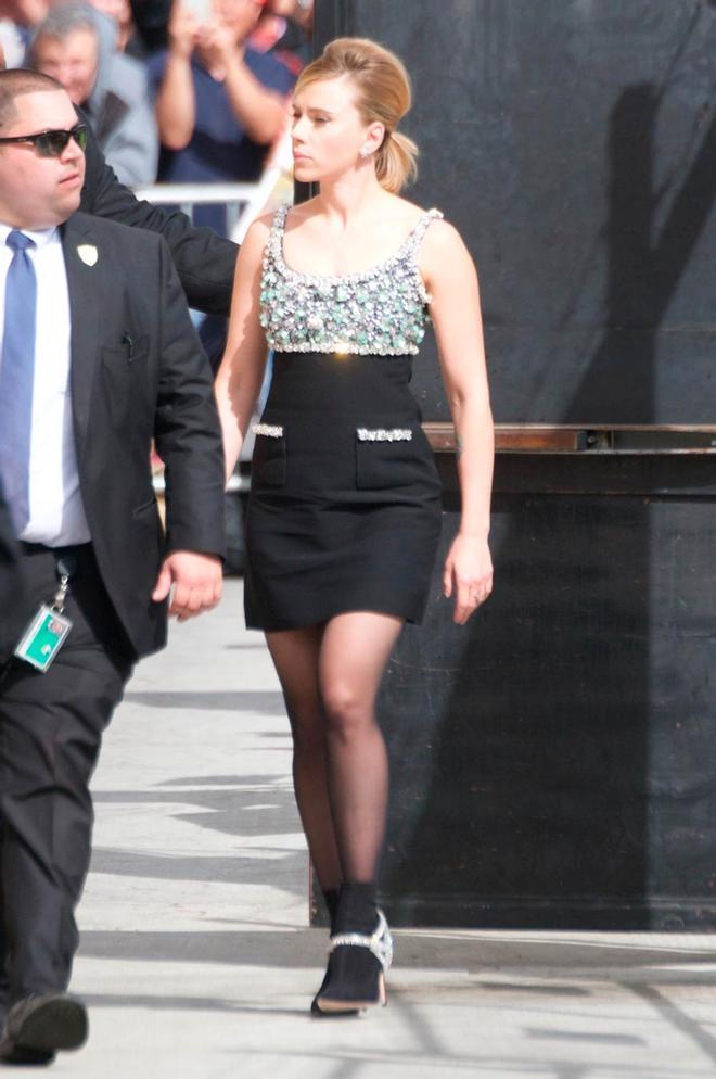 Scarlett Johansson llegando al programa de Jimmy Kimmel