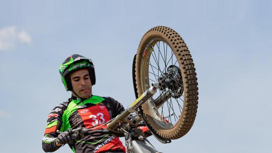 Casales, durante una competición con Vértigo. // Joel Devillony