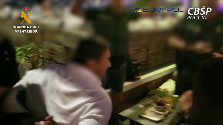 La Guardia Civil arresta en un pub de Altea al jefe de la una red polaca de narcos que intentó matar a tiros al líder de una banda rival