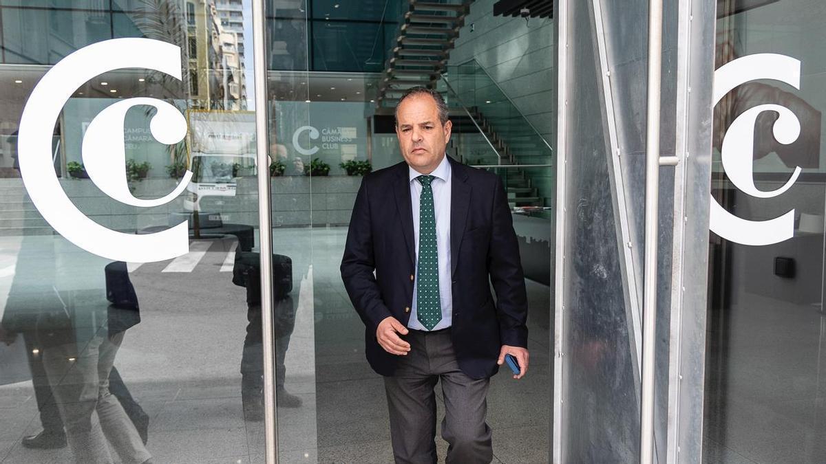 La "pasión" de Carlos Baño: el presidente de la Cámara de Comercio de Alicante compara su situación con la crucifixión de Jesucristo