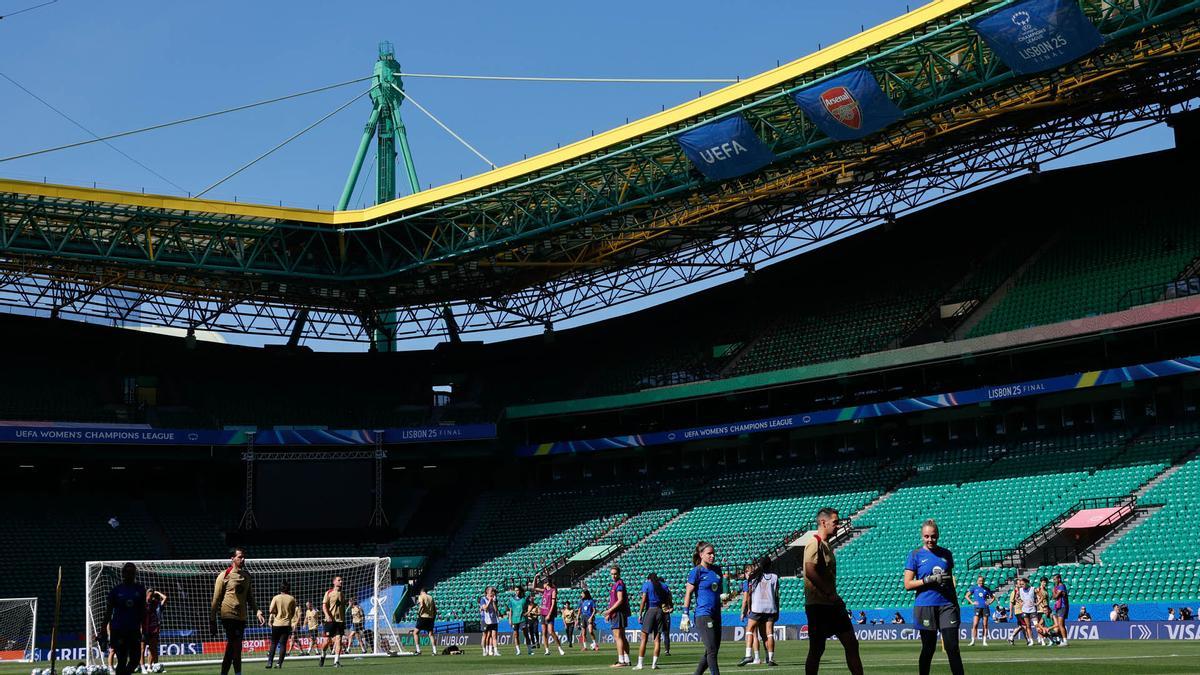 El FC Barcelona femenino durante el entrenamiento de este viernes en Lisbo para disputar mañana la final de la Liga de Campeones femenina contra el Arsenal