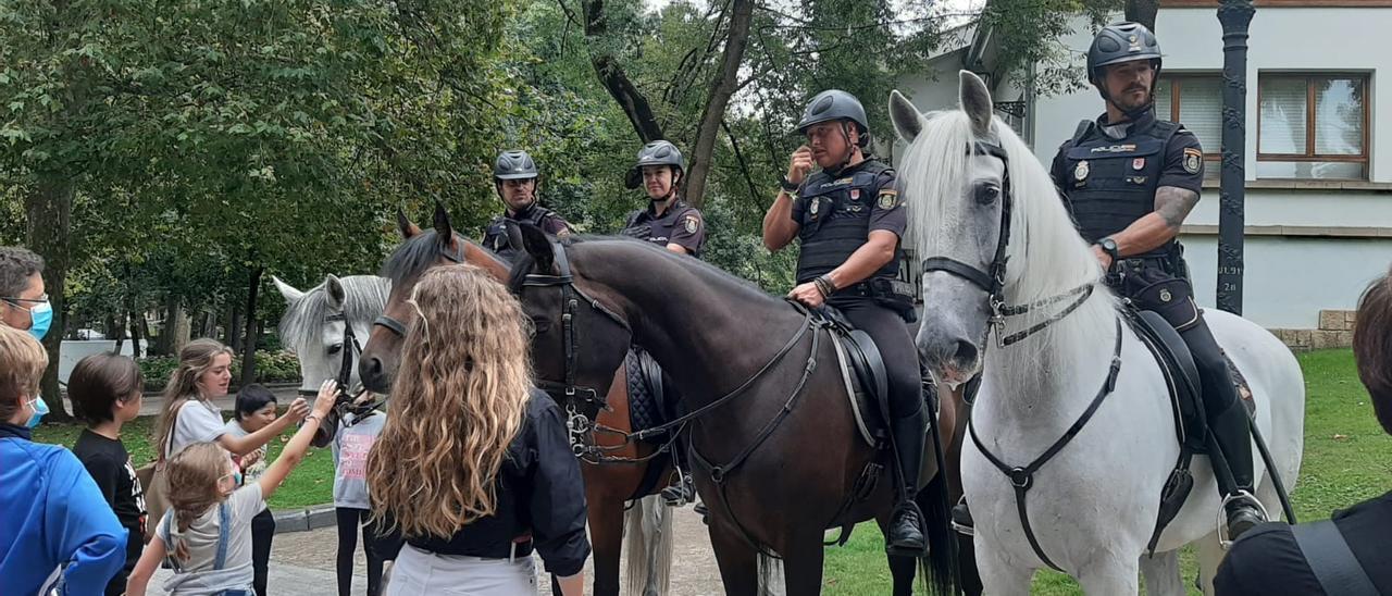 La Unidad de Caballería de Madrid llega a Oviedo para reforzar la vigilancia de las fiestas de San Mateo