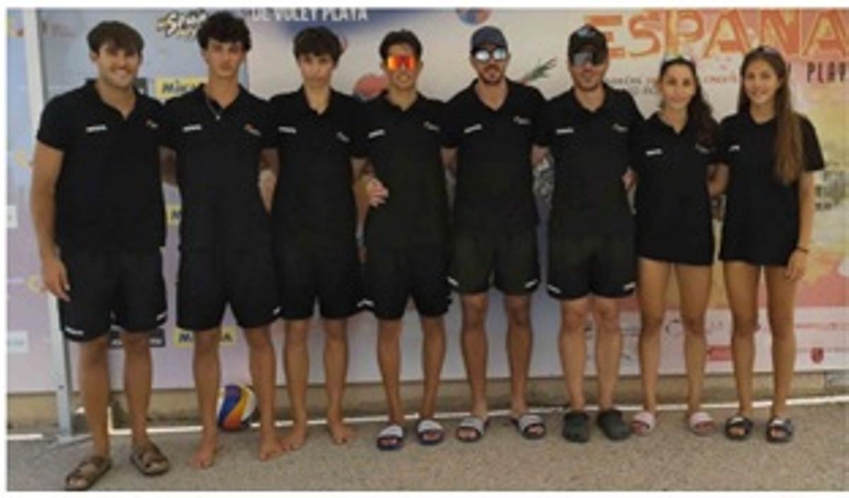 Selecció Catalana de vòlei platja sots-21. ©FCVb