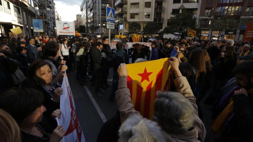 Doscientas personas piden en València la &quot;libertad de los presos políticos&quot;