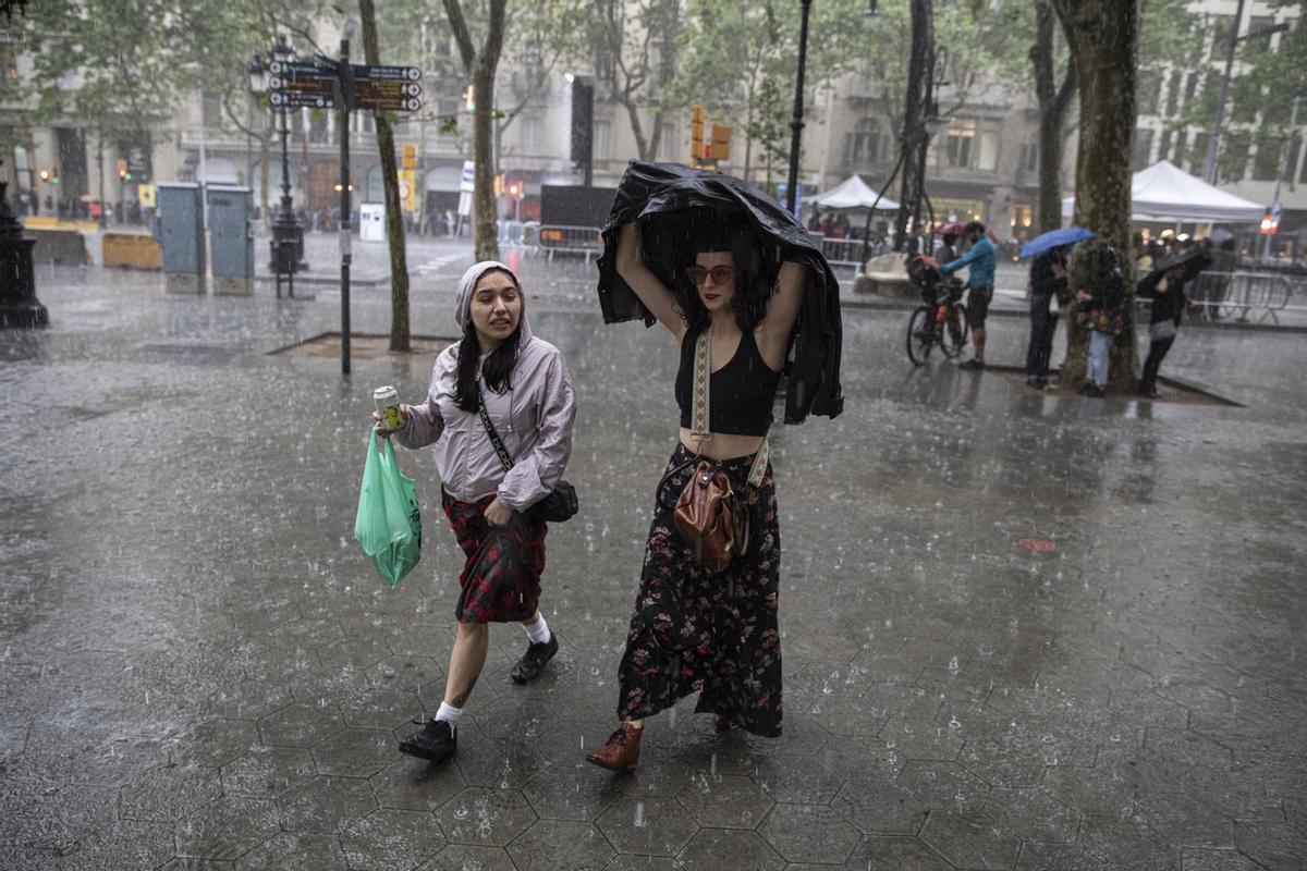 La lluvia por fin llega a Barcelona