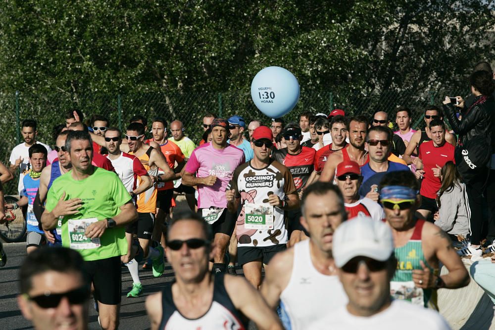 El Mouaziz, del Club Nerja de Atletismo ha vuelto a imponerse en la prueba, que ha alcanzado una participación récord con 7.500 corredores