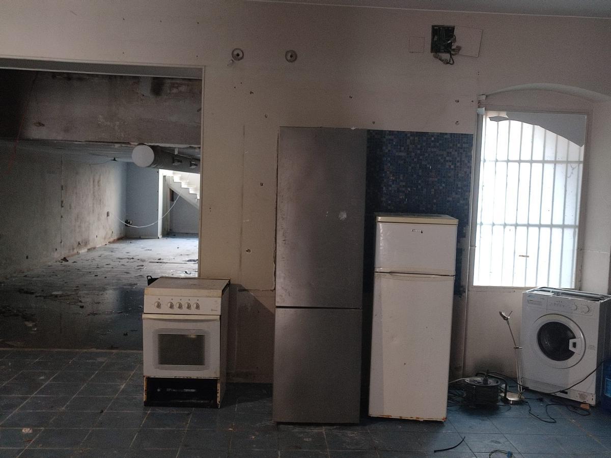 L'interior de l'edifici desocupat al carrer Tomàs Mieres de Girona