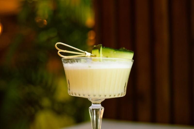 Cóctel Pisco sour en Mítiki, una cosita fresquita y riquita