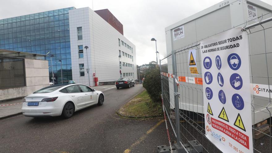 Indicadores y casetas de las obras en el Hospital Universitario San Agustín. | Luisma Murias