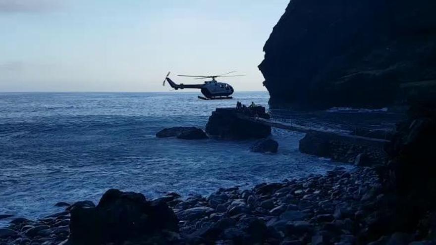 La Guardia Civil rescata a dos senderistas en el acantilado de Los Gigantes