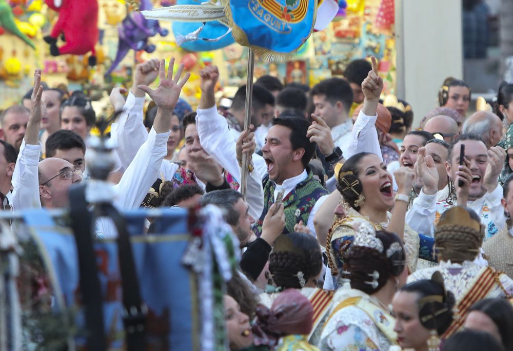 Emoción y nervios en la entrega de premios a las fallas de Sagunt