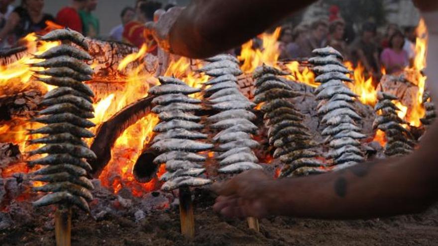 Esta imagen tradicional de los espetos puede tener los días contados en el municipio de Mijas.