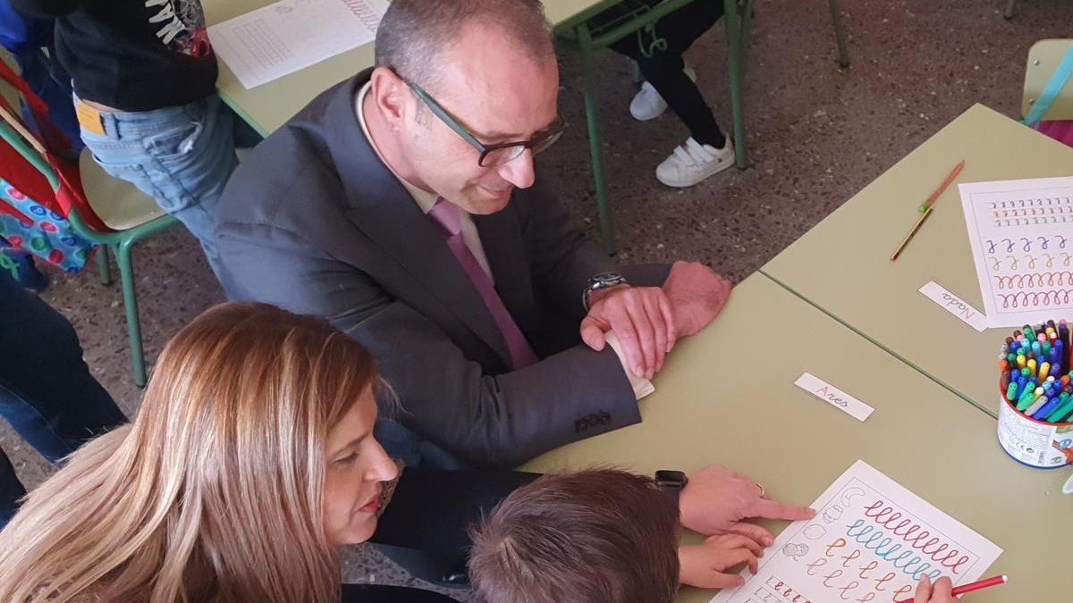 Visita del consejero Marín a la Escuela de Educación Infantil La Naranja de Beniaján.