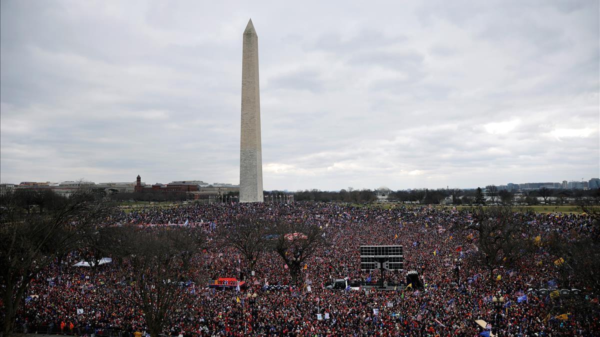 Seguidores de Donald Trump inundan el National Mall en la manifestación del pasado 6 de enero en Washington.