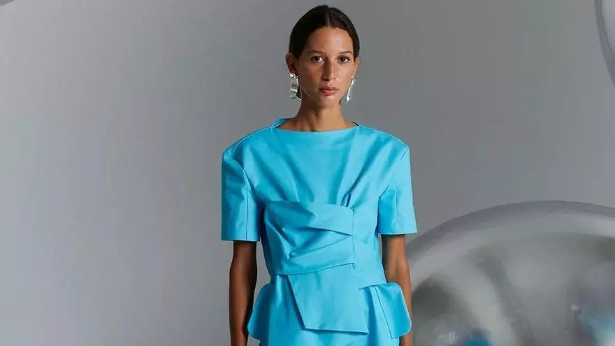 Cómo ser la invitada perfecta este verano sin pasar calor y con mucho estilo