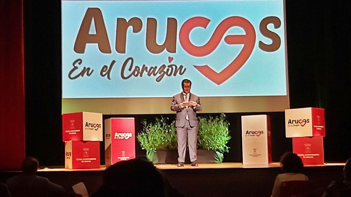 Juan Jesús Facundo, ayer, durante la presentación de la nueva imagen promocional de Arucas en el Teatro Viejo.