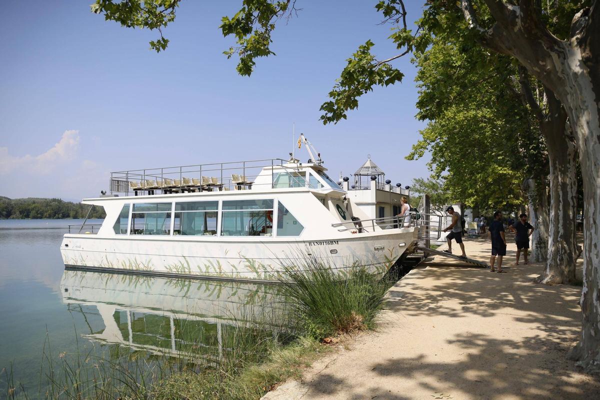 Les imatges del retorn de La Tirona a l'Estany de Banyoles Les imatges del retorn de La Tirona a l'Estany de Banyoles