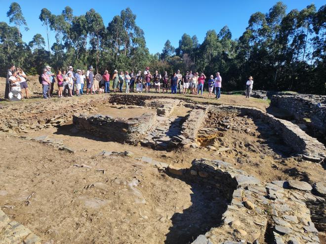 En imágenes: Visita guiada al castro de Mohías para cerrar el programa de las Jornadas Europeas del Patrimonio