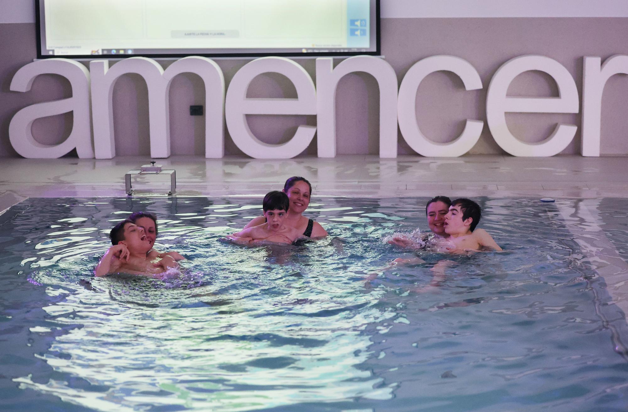 Una terapia tan única como beneficiosa: así es la piscina multisensorial de Amencer-Aspace en Vigo