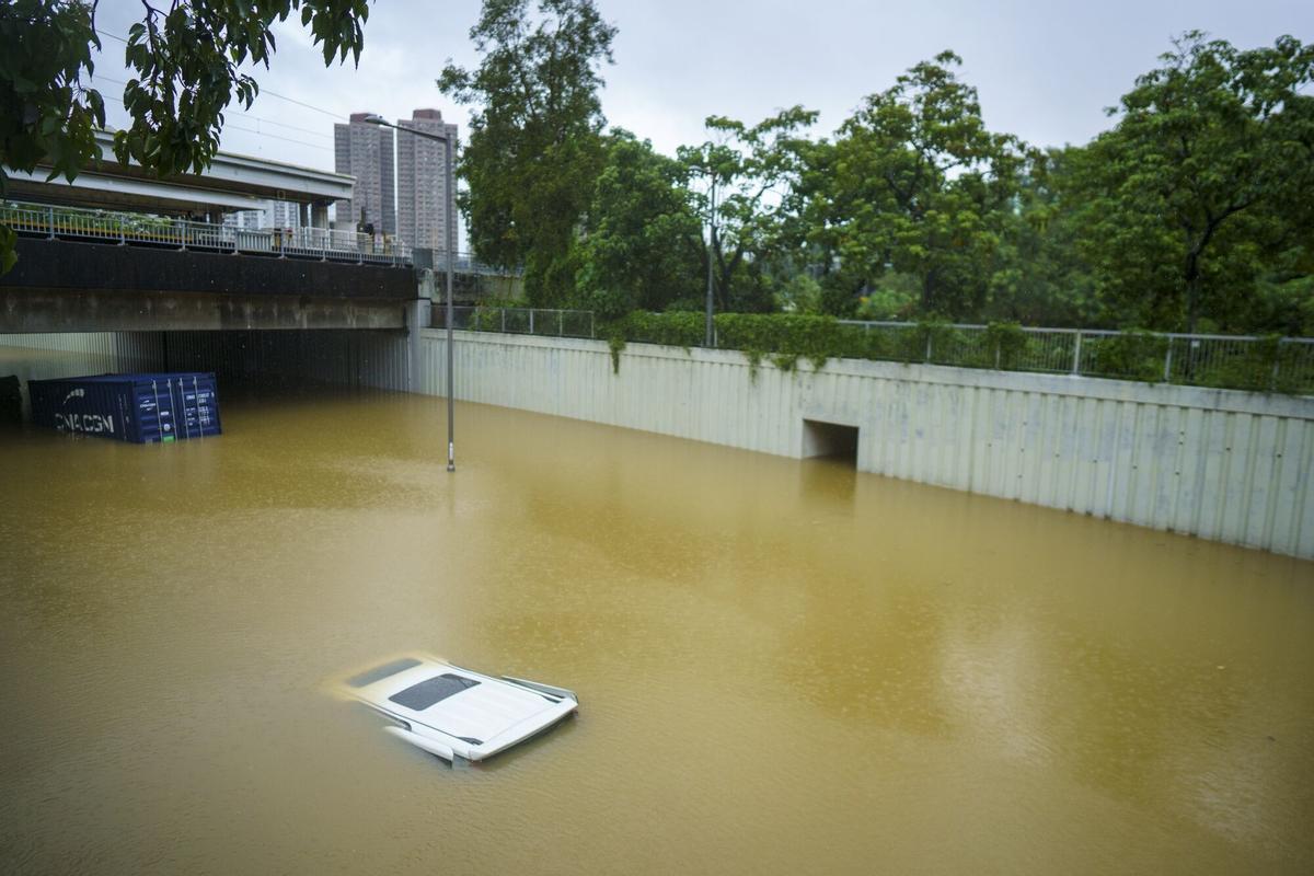 Hong Kong, gravemente inundado por el mayor temporal en 140 años