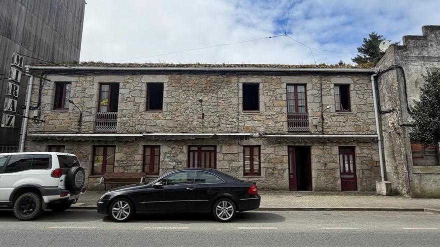 Curtis compra los edificios del restaurante Casa Miraz y el antiguo cine de Teixeiro