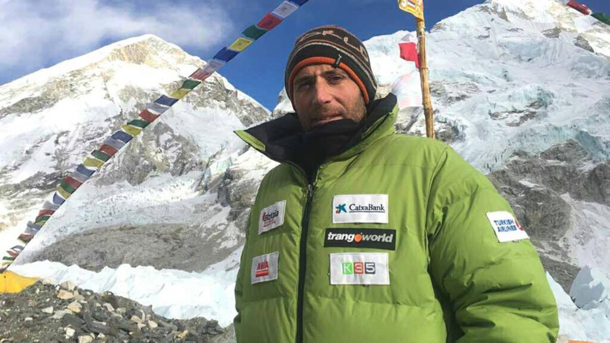 Txikon durante su estancia en el campo 2 del Everest