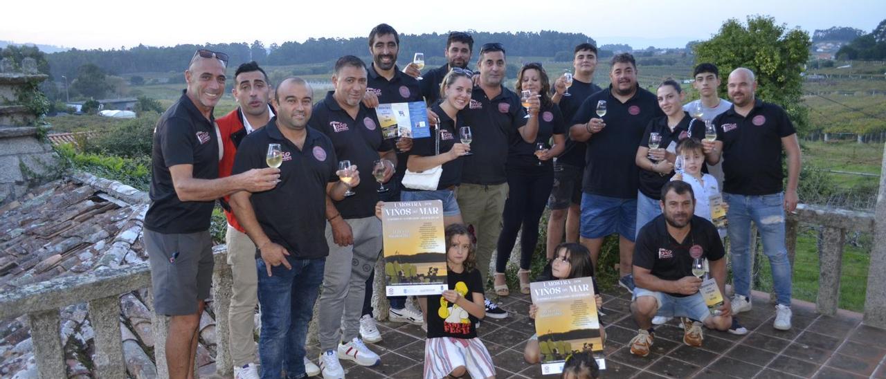 Miembros de la asociación Aires Novos, de Castrelo.