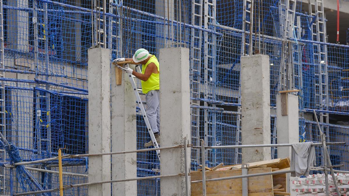 El gasto público en bajas laborales se dispara en Canarias a cifras récord