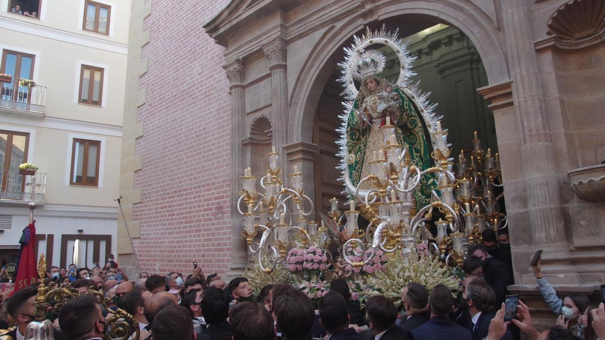 La imagen, a su salida de la Iglesia de San Julián.