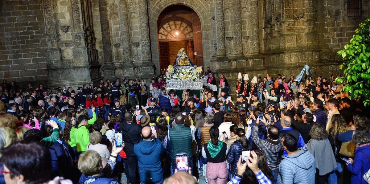 Entrada de la patrona a la catedral.