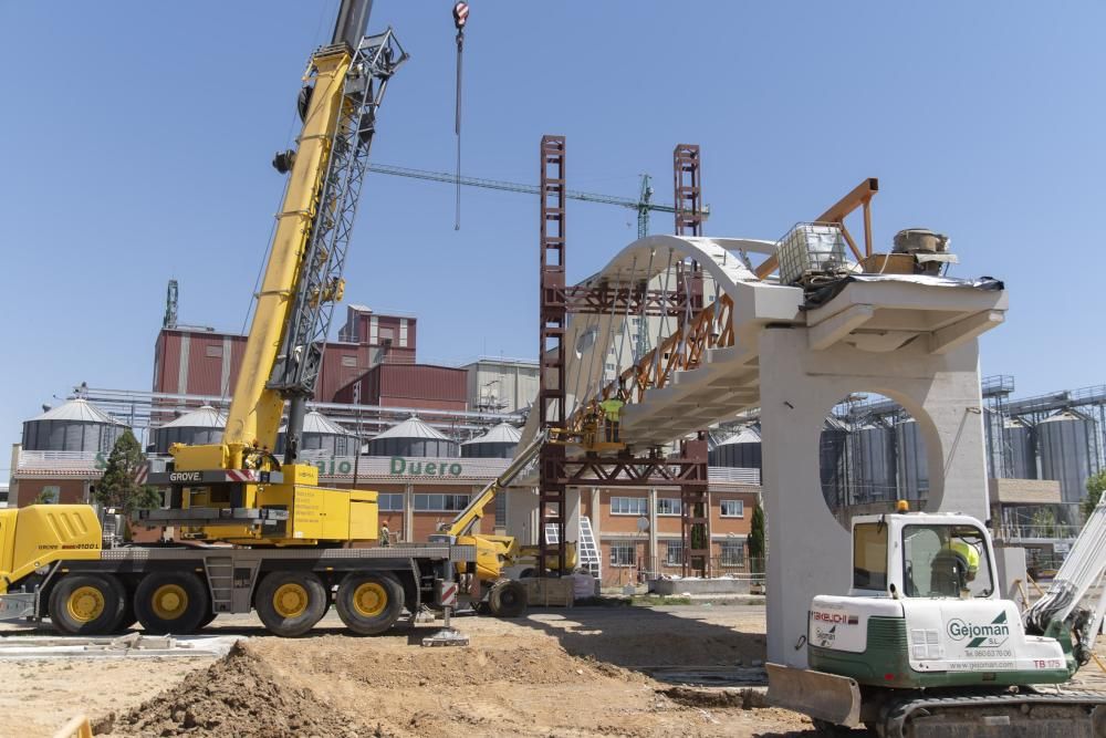 Obras del nuevo "puente" de Cobadu de Zamora.