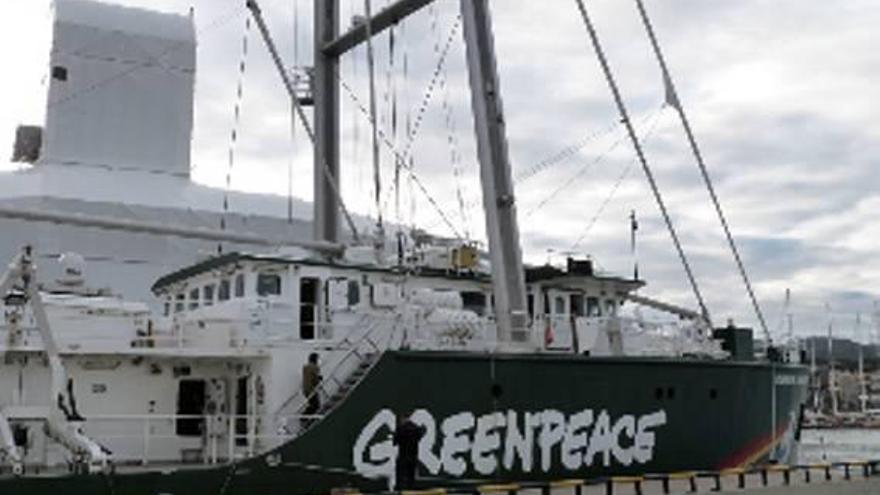 &quot;Rainbow Warrior&quot; wieder im Hafen von Palma de Mallorca