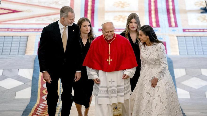 El lote de productos asturianos que los Reyes regalaron al Papa Leon XIV: embutidos, quesos y conservas regados con sidra