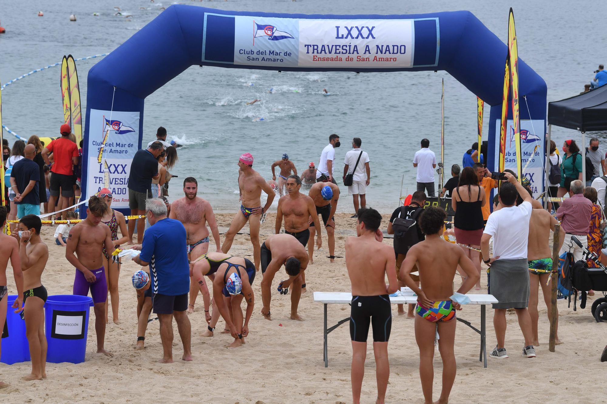 300 nadadores en la Travesía de San Amaro 2021