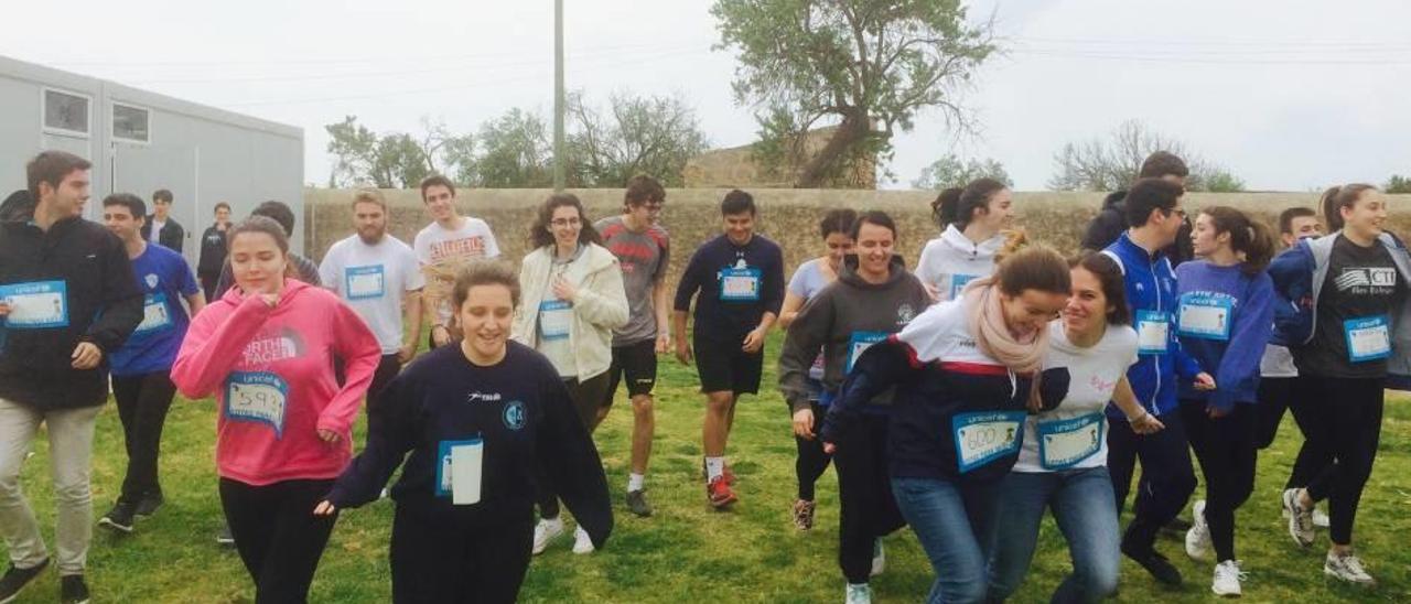 Es va organitzar una cursa solidària i altres activitats amb tota la comunitat educativa del centre.