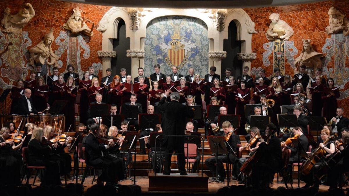 Actuación anterior de la Orquesta Sinfónica y Coros Estatales Ucranianos.