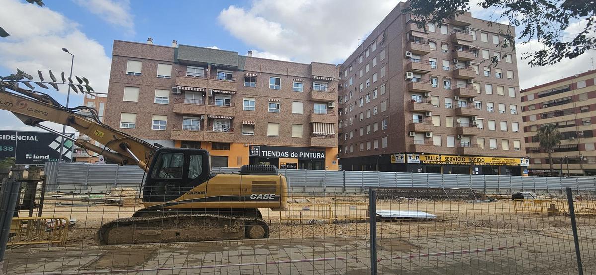 Edificios encajonados en la primera fase de las obras