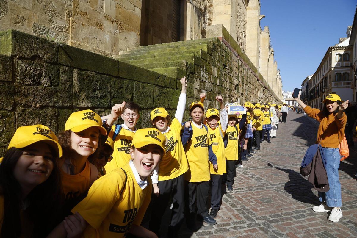 Celebración del 'Abrazo a la Mezquita' por el Día de las Enfermedades Raras.