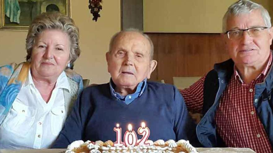 Graciano Bruña Granja celebra sus 102 años en Porto