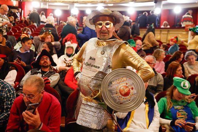 Les fotos de les disfresses dels assistents al sorteig de la Loteria de Nadal