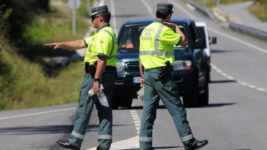 Efectivos de la Guardia Civil de Tráfico de Pontevedra.