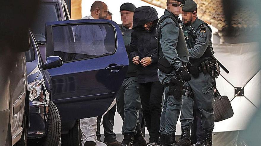 Jorge Ignacio P. J., durante el registro en la casa de Manuel. | VICENT M. PASTOR