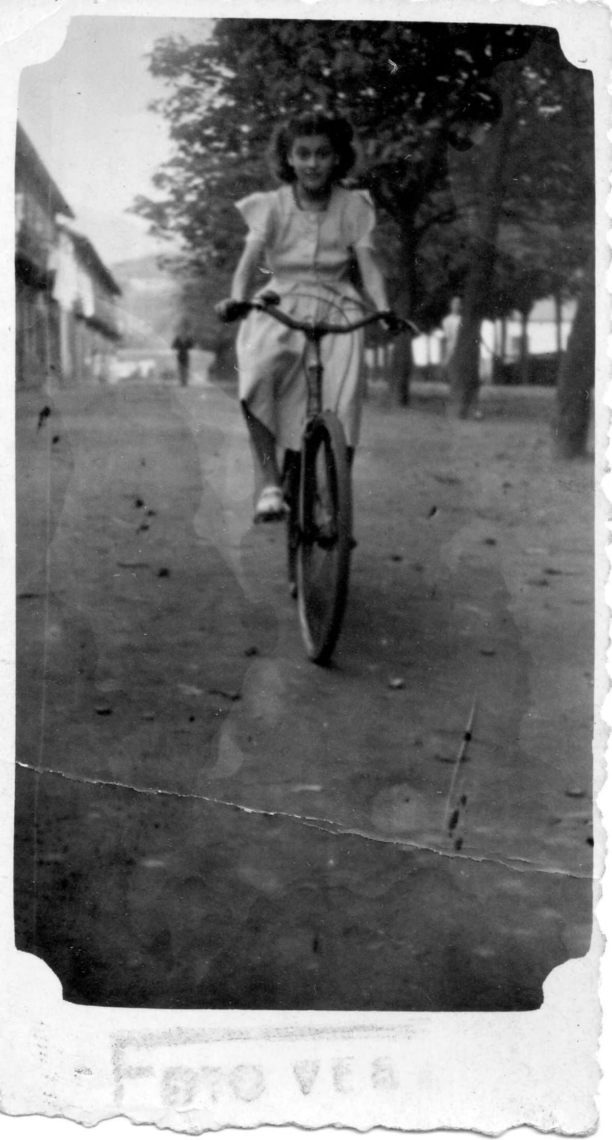 De niña, en Turón.