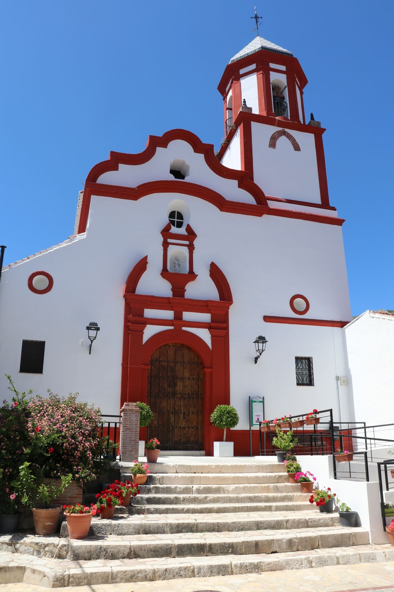 La iglesia de San Roque en el pueblo de Atajate