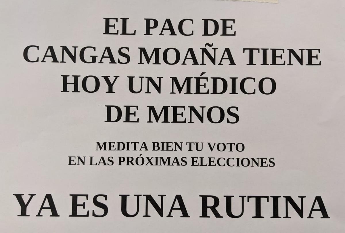 Cartel de protesta ayer en la puerta del PAC de Cangas y Moaña.