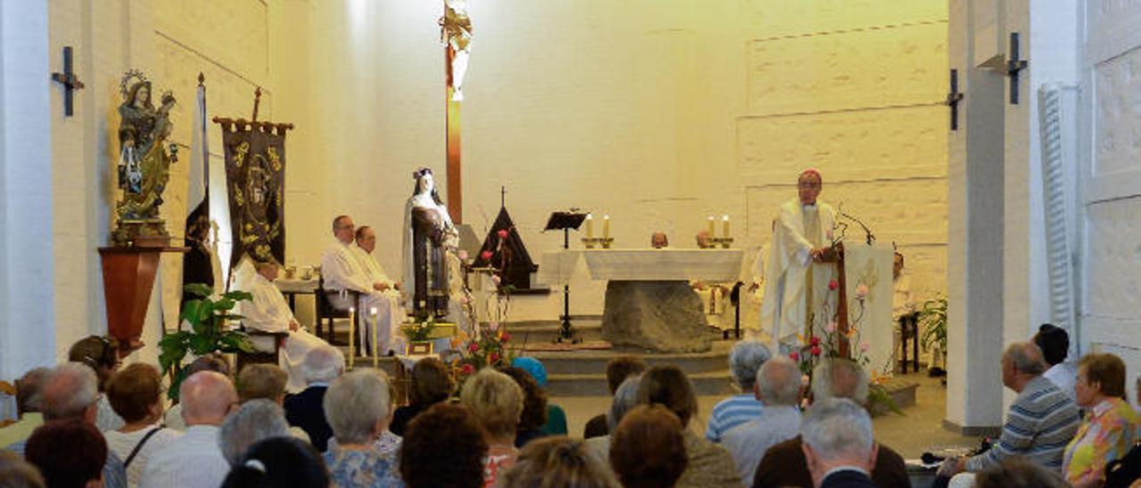 El obispo, en 2014, en una misa celebrada en la capilla.